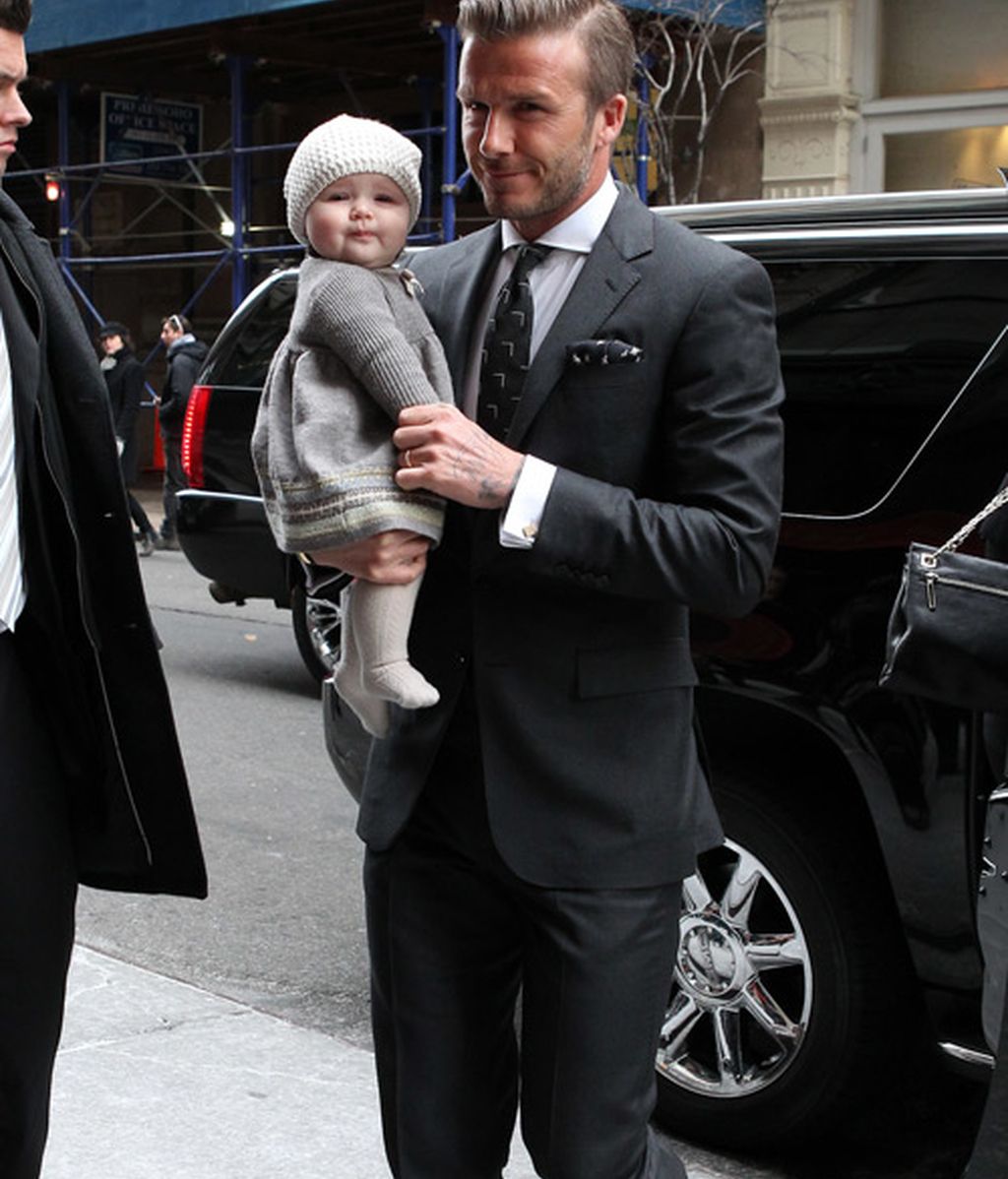 'Lengüetazo' en el 'Soho' neoyorquino de la pequeña Beckham a los periodistas