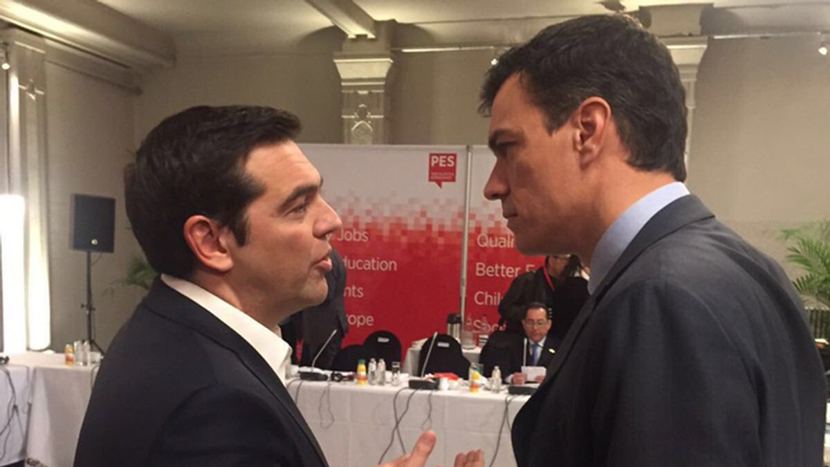 Alexis Tsipras y Pedro Sánchez dialogan en Bruselas