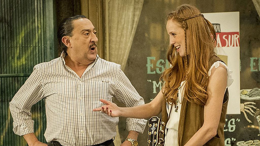 La actriz da vida a una joven y atractiva cantautora