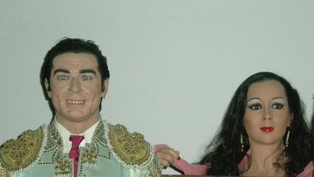 "Isabel Pantoja recoge su vestido del Museo de Cera" "Isabel Pantoja recoge su vestido del Museo de Cera"