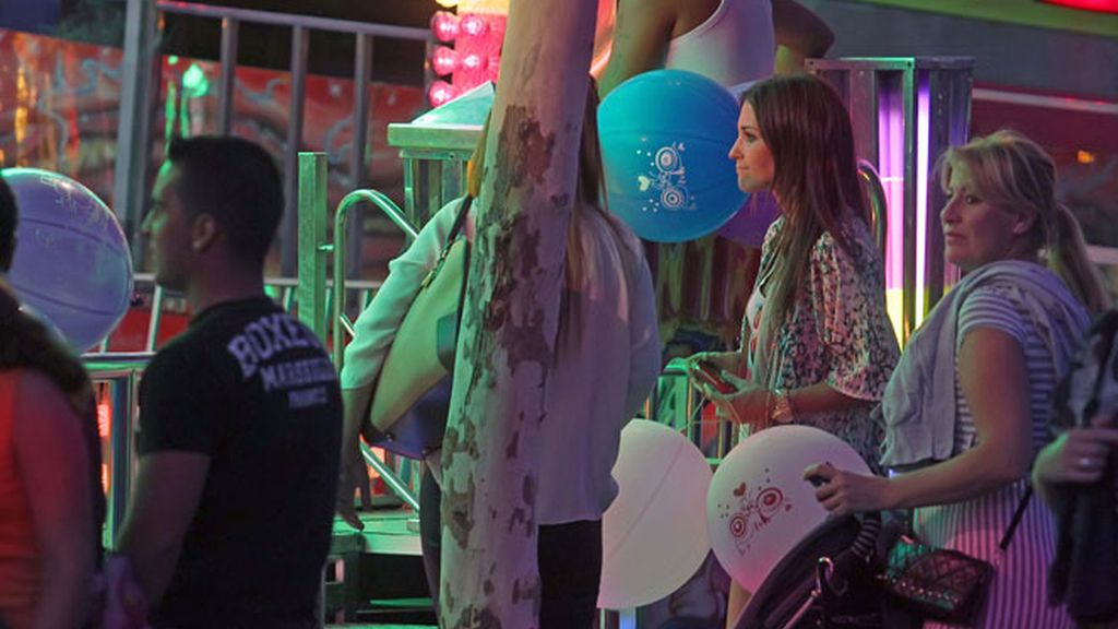 El plan dominguero de Bustamante y Paula Echevarría: compras, columpios y terracita