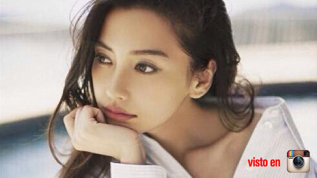 La modelo congrega a 2,4 millones de espectadores jugando con un profesional