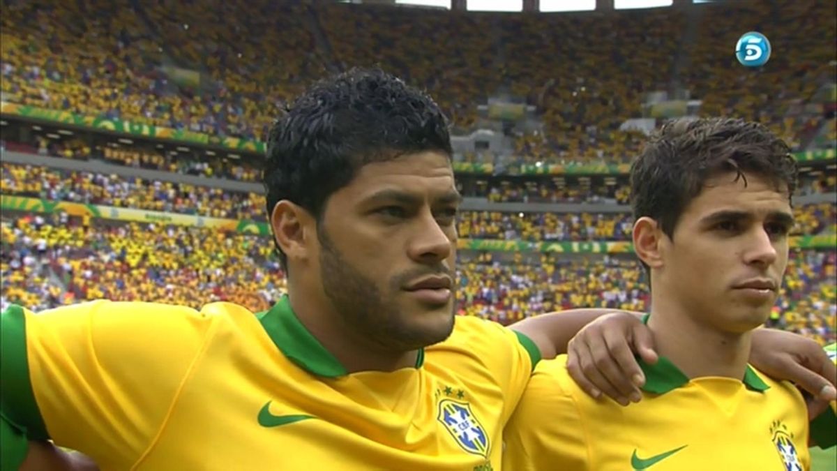 Hulk, en el momento del himno nacional brasileño.