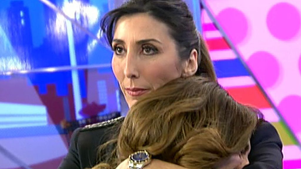 La colaboradora de 'Sálvame' no puede evitar las lágrimas