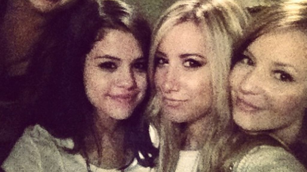 Selena Gomez en el Twitter de Ashley Tisdale