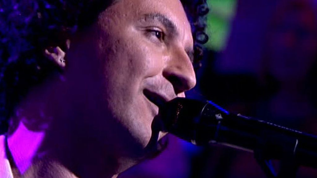 El artista de 'La Voz' canta en 'Sálvame'