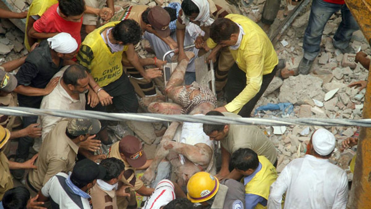 Al menos siete muertos al derrumbarse un edificio presuntamente ilegal en la India