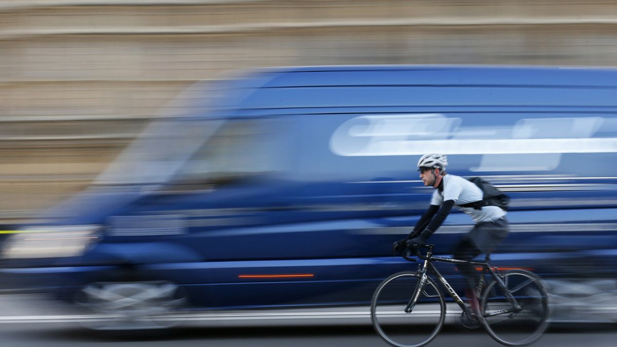 Acuerdo en el Congreso para reducir a 16 años la obligatoriedad del casco de la bici en la ciudad