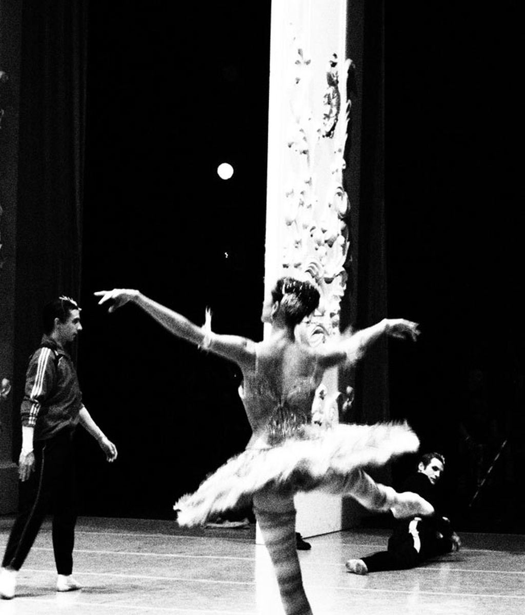 Así calientan los bailarines de Duato antes del ensayo general de 'La Bella Durmiente'