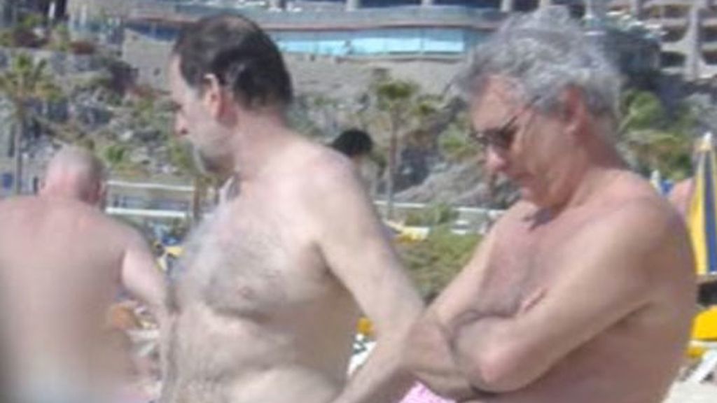 Rajoy luce palmito en la playa