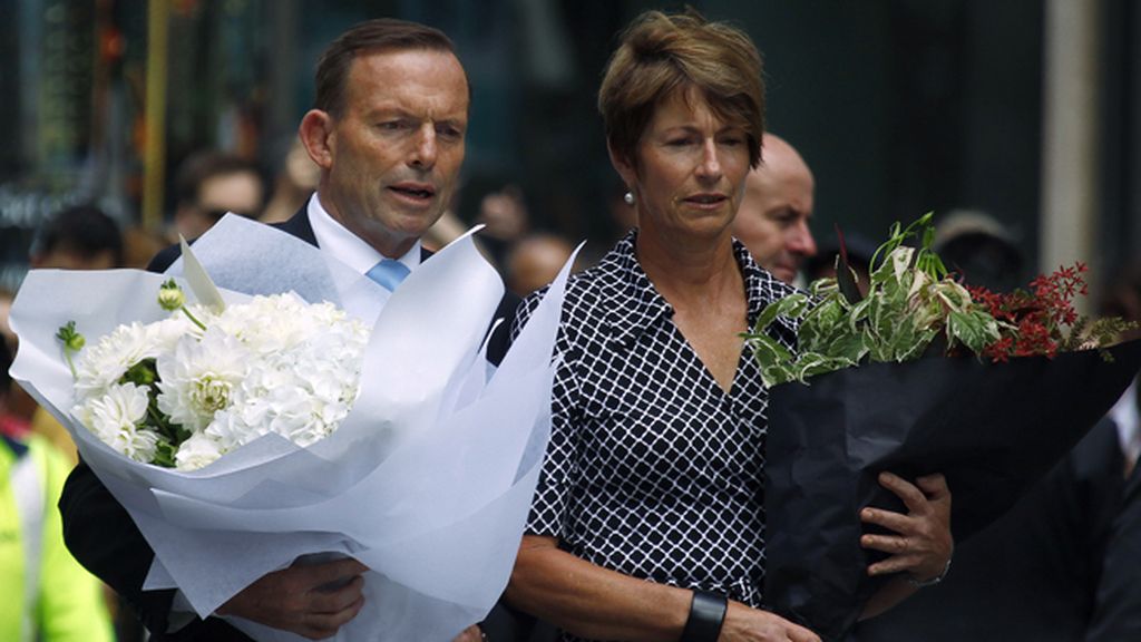 Tony Abbott, primer ministro de Australia, acude a la cafetería del secuestro