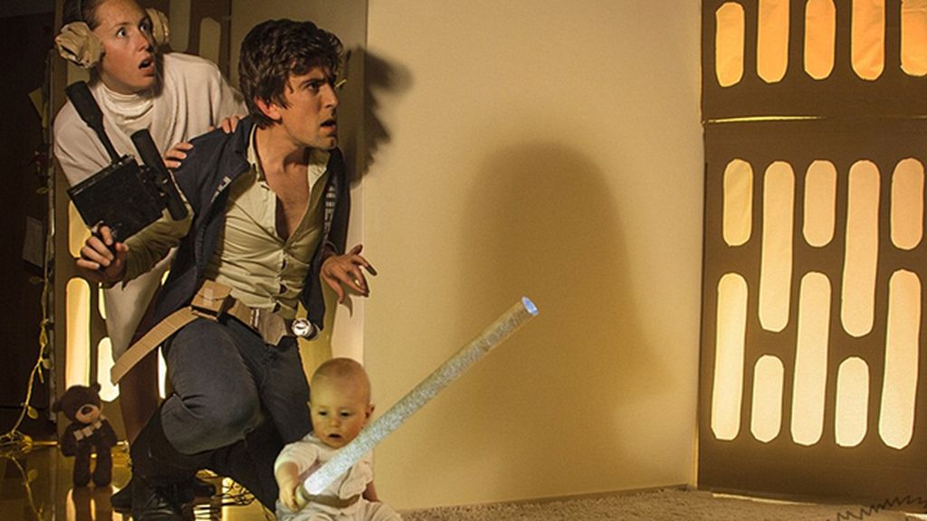 El poder de la fuerza de una mudanza en familia, recreando 'Star Wars'