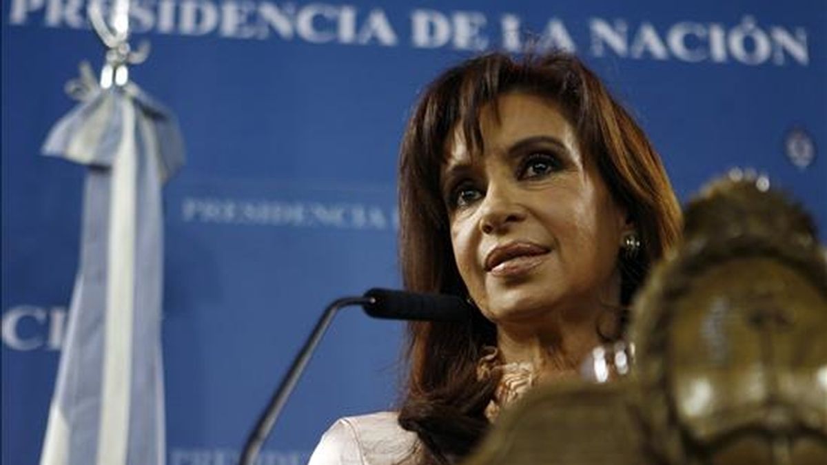 Las fuentes aclararon de todas formas que la campaña no está dirigida a la figura de la presidenta argentina, Cristina Fernández, cuya popularidad se encuentra en el 29 por ciento, según encuestas de febrero. EFE/Archivo