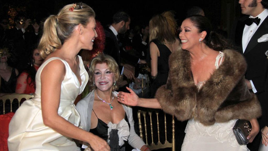 Isabel Pantoja, la baronesa Thyssen y Agatha Ruiz de la Prada, juntas de fiesta