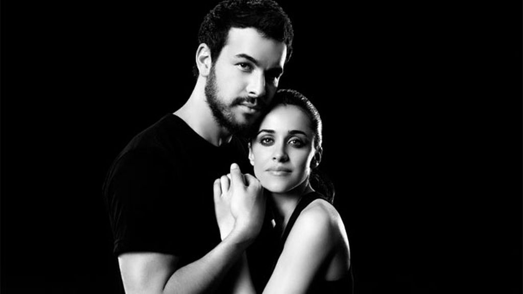 Así fue el besazo a lo Romeo y Julieta de Mario Casas y Macarena