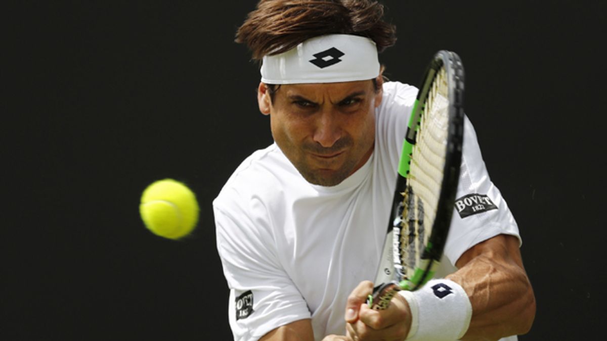 Ferrer arrolla a Sela en su debut en Wimbledon