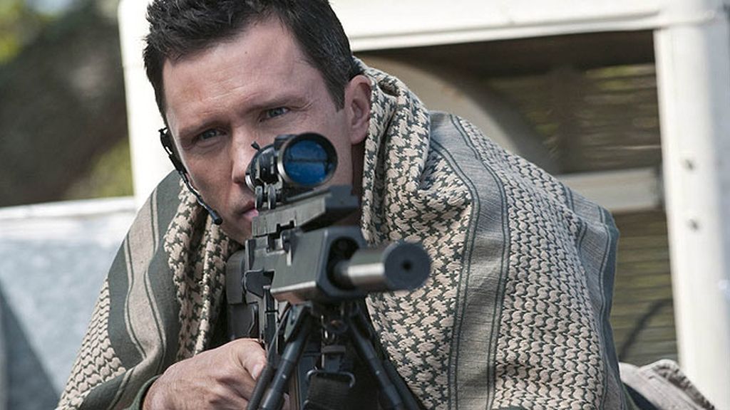 El exagente Michael Westen realiza extraoficialmente trabajos para la C.I.A. y el F.B.I