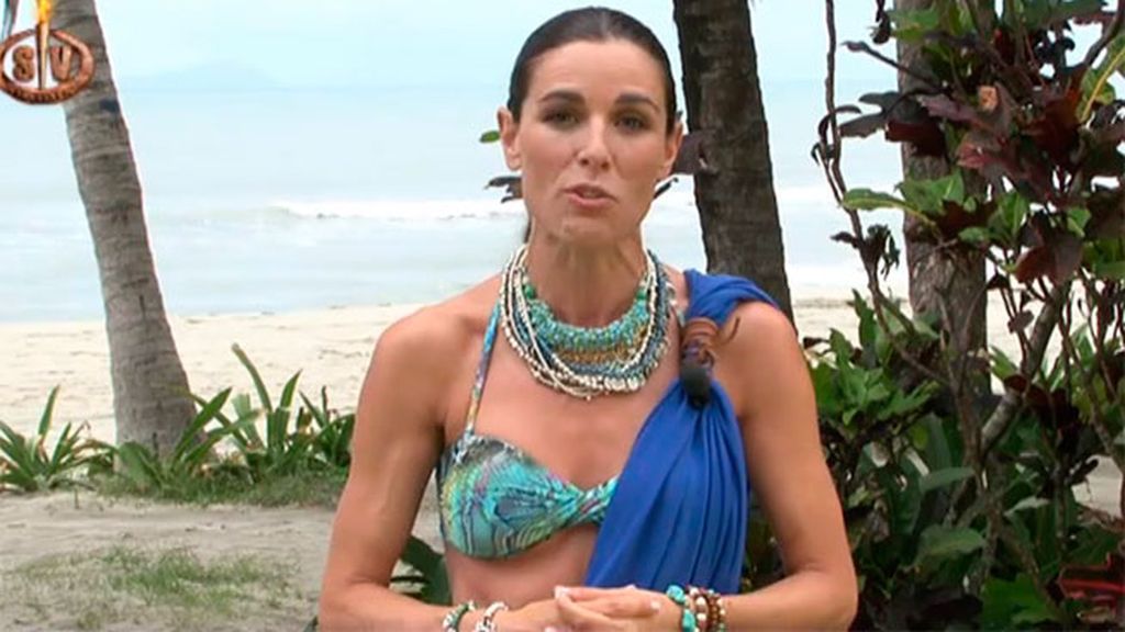 Bañadores, pareos, collares...los estilismos de Raquel, en fotos