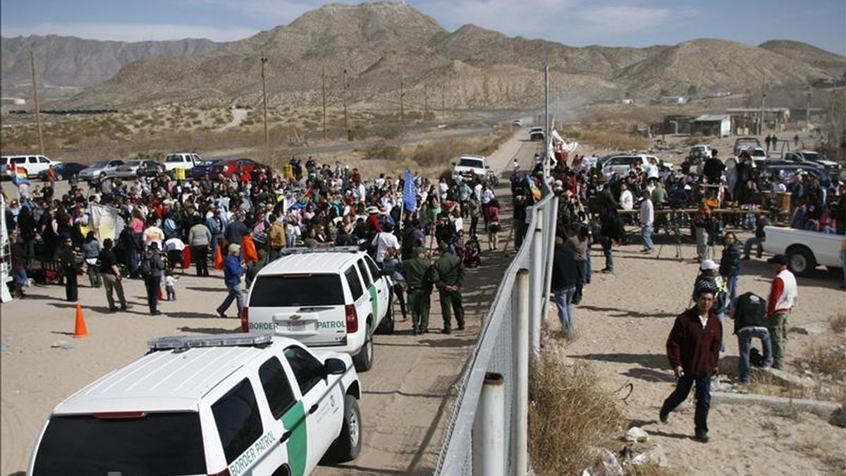 Más de 50 organizaciones sociales comenzaron este sábado las actividades para recordar la masacre,  hace un año, de 15 jóvenes en Villas de Salvalcar, a ambos lados de la frontera entre Ciudad Juárez (México) y El Paso, Texas (EE.UU.). EFE