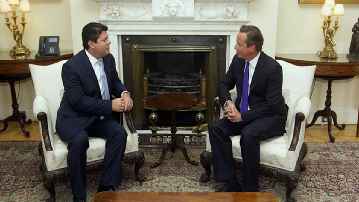 Cameron confirma a Picardo que Reino Unido seguirá trabajando "codo con codo" con el Peñón