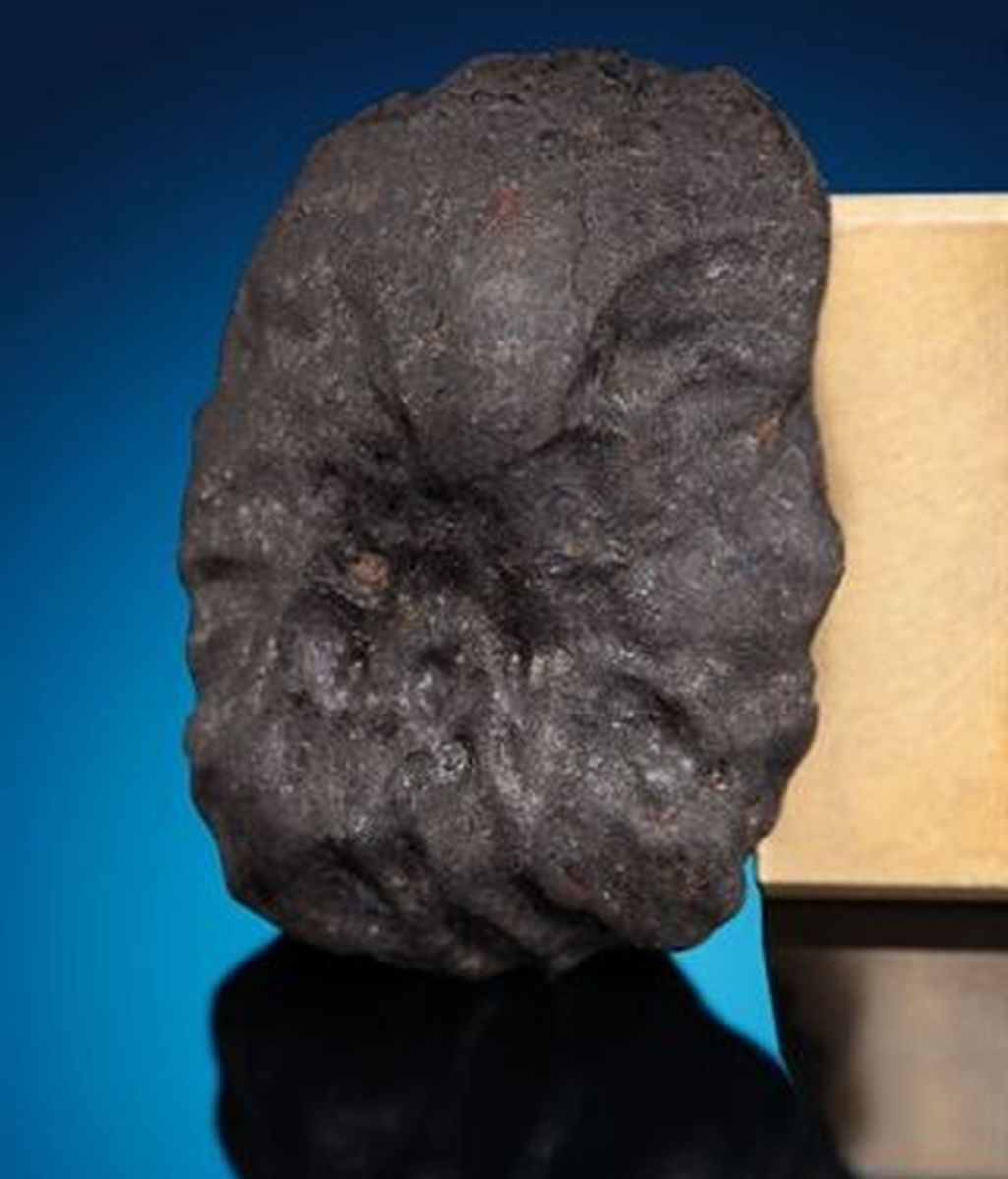 Se subastan tres fragmentos del meteorito que causó 1.000 heridos en Rusia Se subastan tres fragmentos del meteorito que causó 1.000 heridos en Rusia