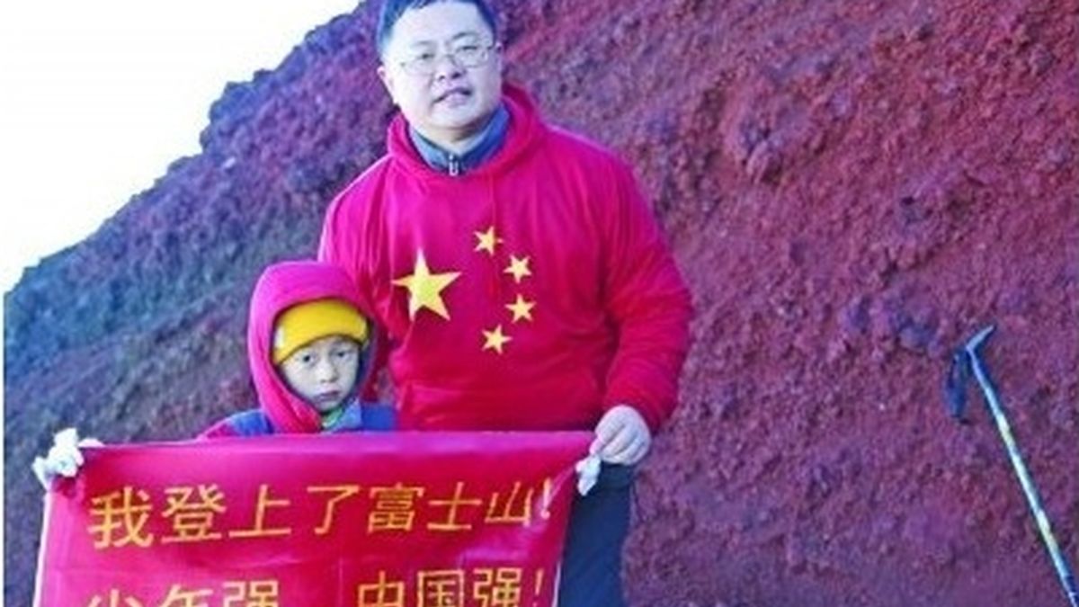 Un padre escala con su hijo de cuatro años el monte Fuji para reivindicar soberanía de isla Diaoyu