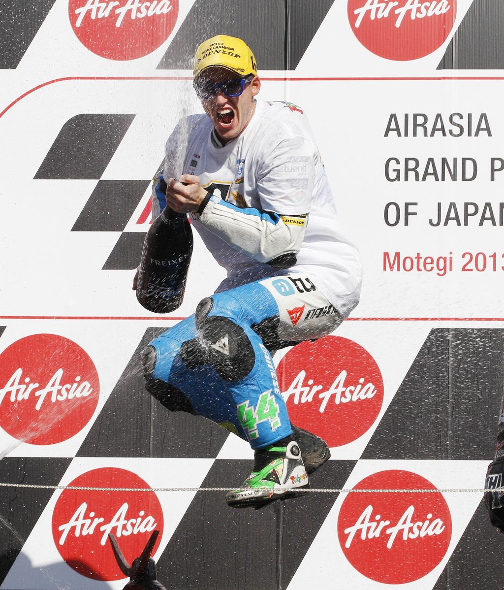 La felicidad de Pol Espargaró, campeón del mundo de Moto2