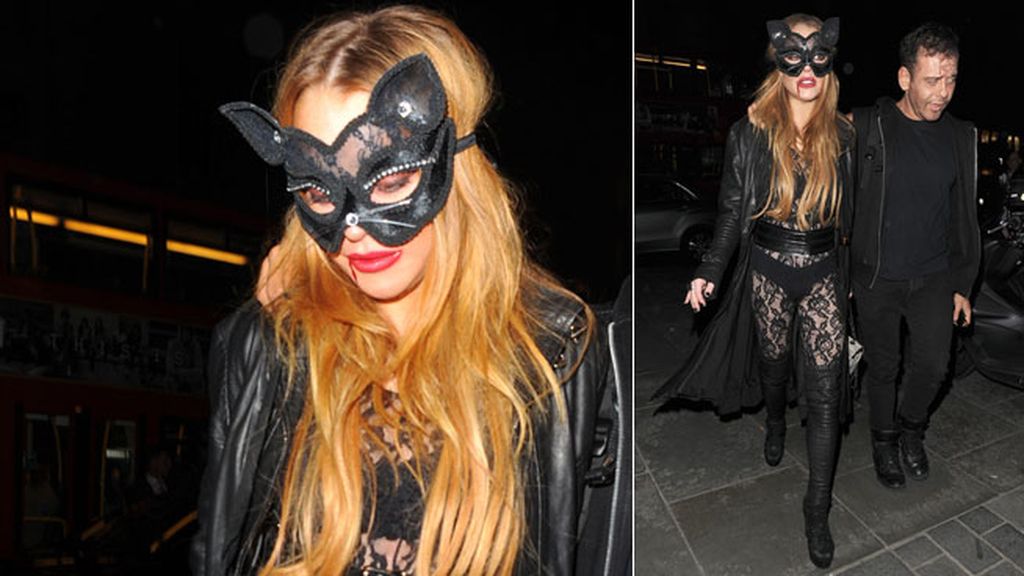 Lindsay Lohan celebra Halloween en Londres disfrazada de gatita