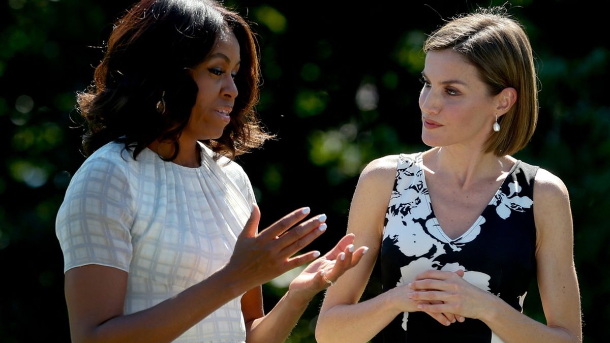 La reina Letizia y Michelle Obama en los jardines de la Casa Blanca