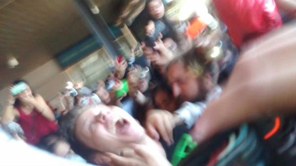 Sus fans le recibieron en el aeropuerto como a una auténtica estrella