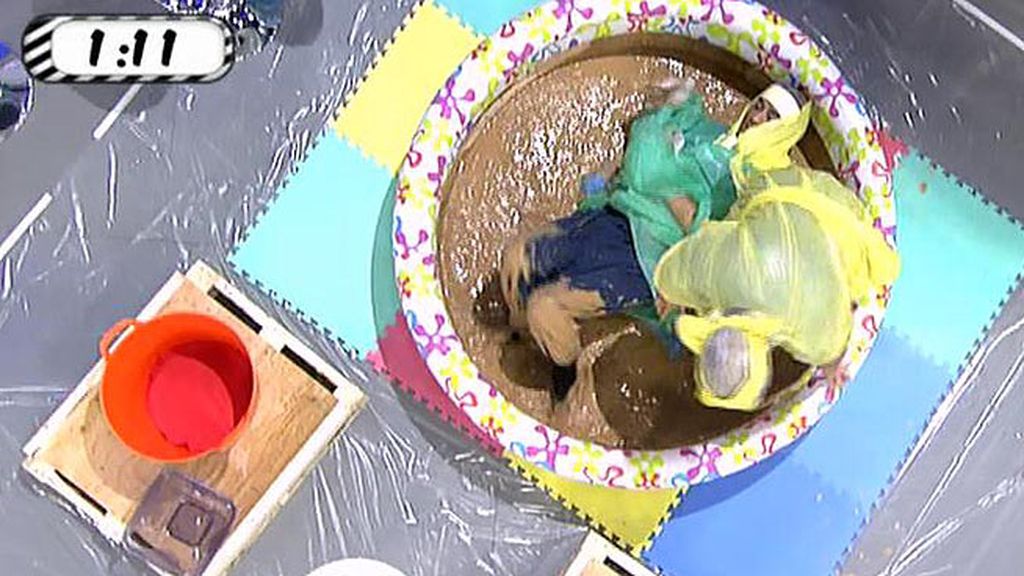 Kiko Hernández emuló a Chabelita y se metió barro en la boca