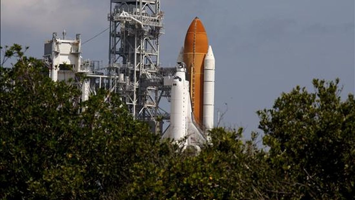 El transbordador espacial Endeavour en la lanzadera 39-A del centro espacial Kennedy de Cabo Cañaveral en Florida, Estados Unidos. EFE