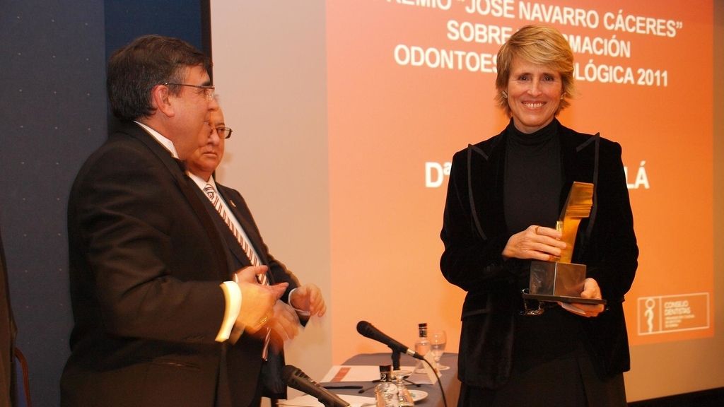 Mercedes Milá recibe un premio por su labor periodística en un reportaje