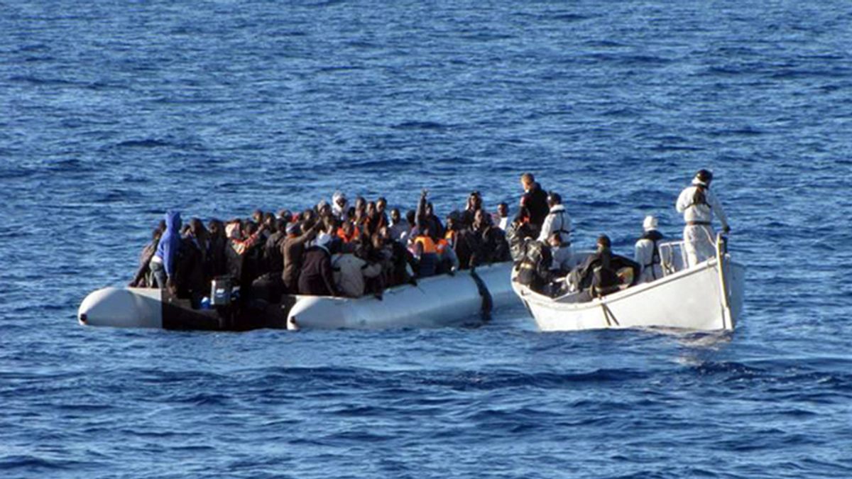 Mueren tres de los más de 620 inmigrantes que han cruzado el Mediterráneo hacia Italia