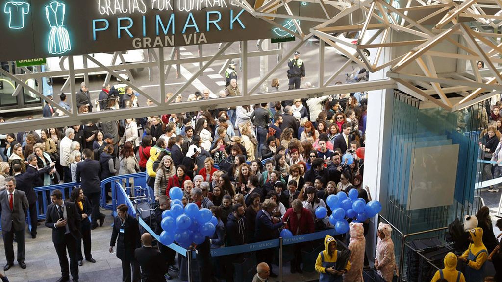 Colas para entrar en la nueva tienda Primark