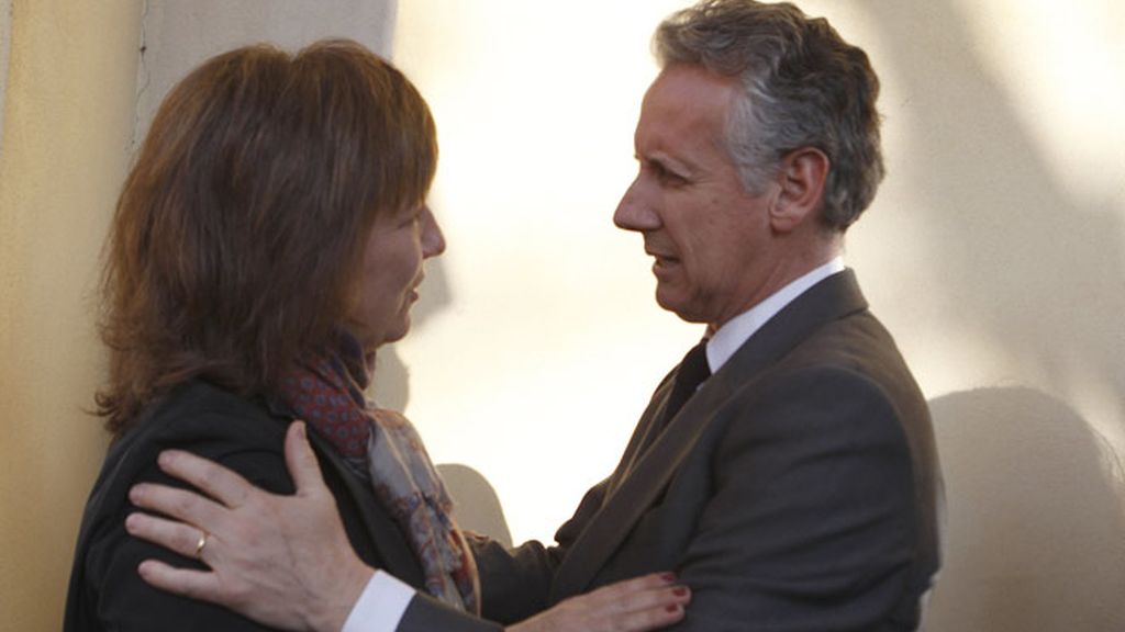 Los compañeros de profesión arropan a Mercedes Milá en el entiero de su padre