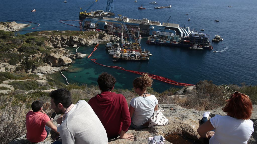 Los trabajos de rotación del 'Costa Concordia'
