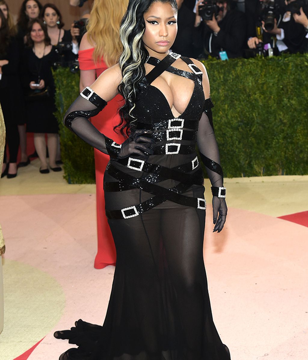 Nicki Minaj vestida de Moschino