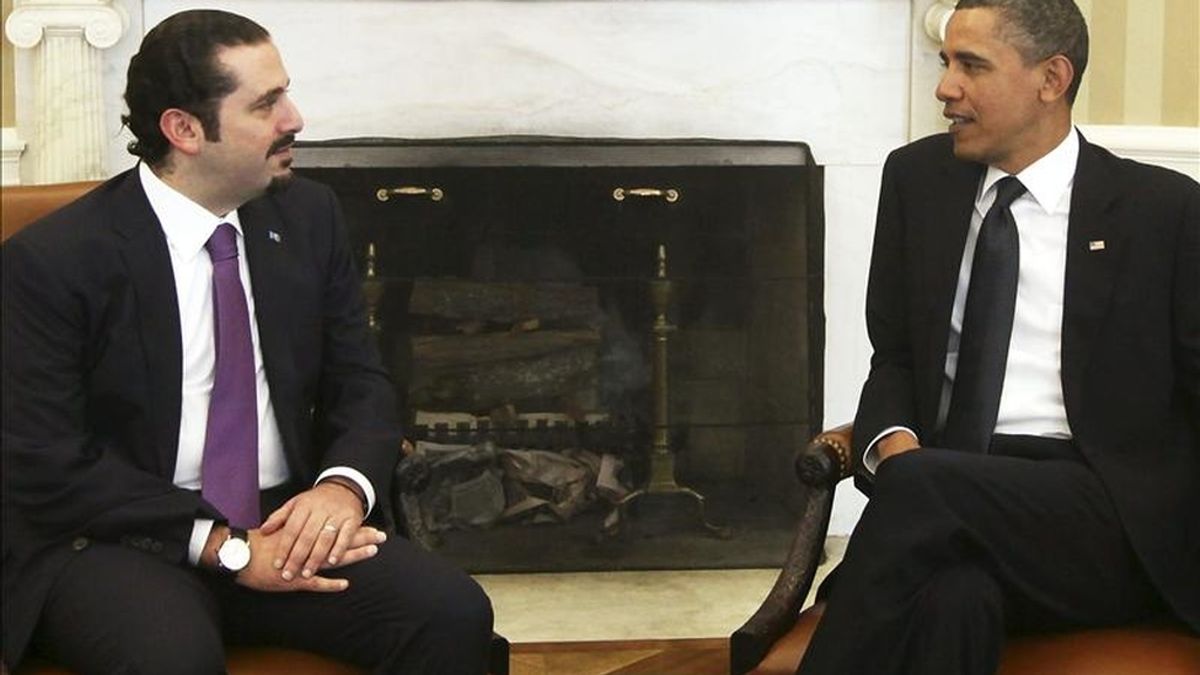 El presidente estadounidense, Barack Obama (dcha), conversa con el primer ministro libanés, Saad Hariri, durante la reunión que han mantenido en el Despacho Oval de la Casa Blanca, en Washington DC. EFE El presidente estadounidense, Barack Obama (dcha), conversa con el primer ministro libanés, Saad Hariri, durante la reunión que han mantenido en el Despacho Oval de la Casa Blanca, en Washington DC. EFE