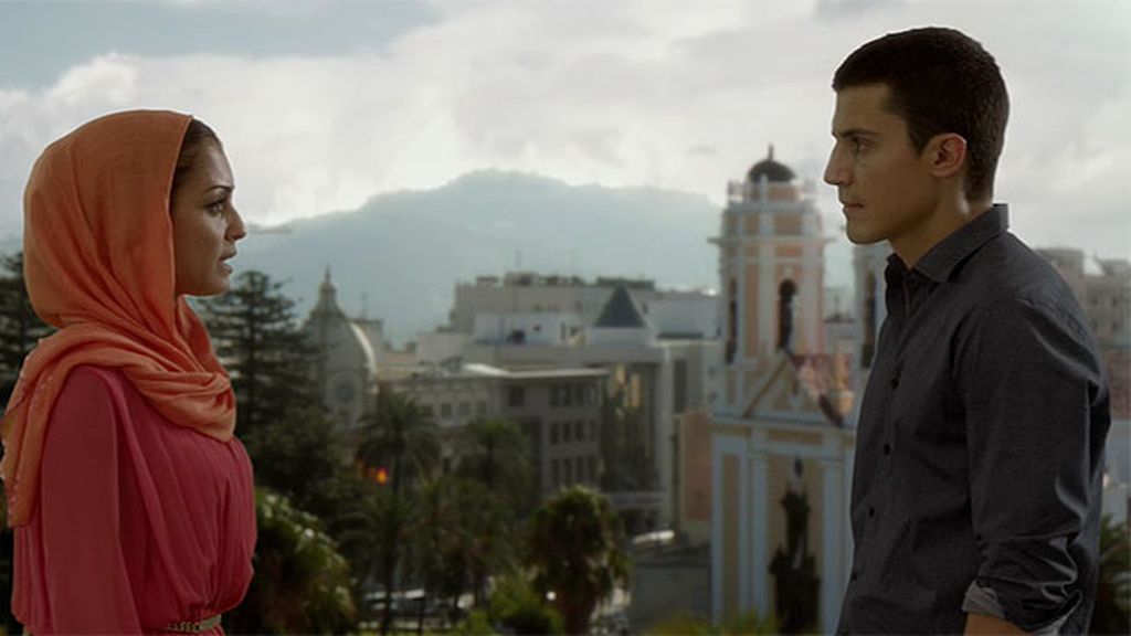 Aunque el agenta la sigue amando, ella no le perdona