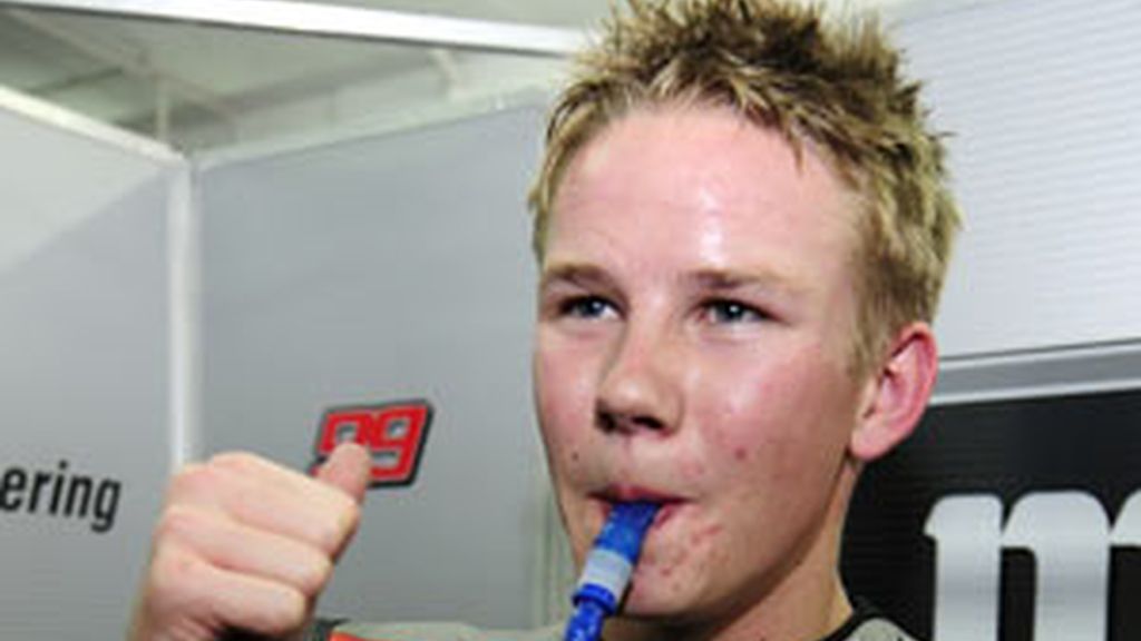 El piloto británico Danny Webb celebra la pole FOTO: REUTERS