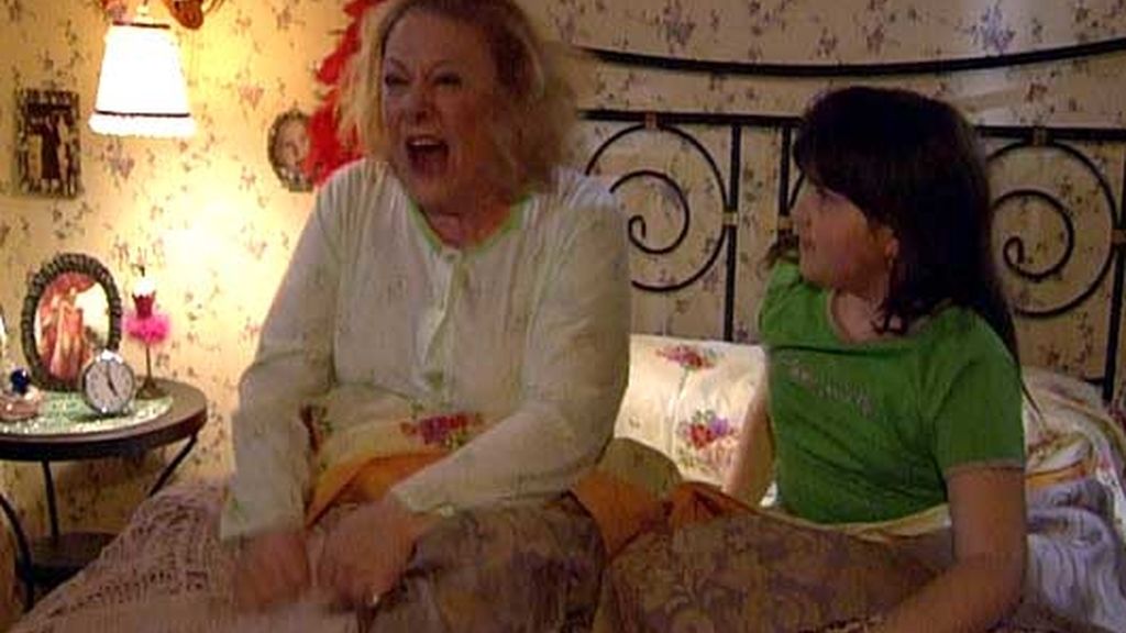 Jonathan duerme abrazado a su Spiderman