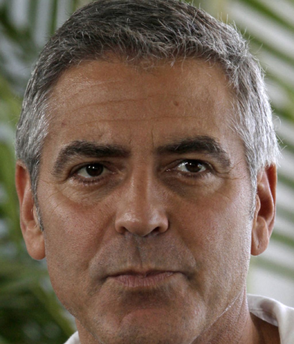 Hoy en día, George tiene 50 años y los lleva muy pero que muy bien