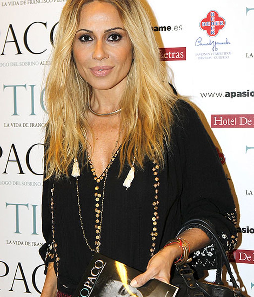 Marta Sánchez acudió a la presentación del libro 'Tío Paco'