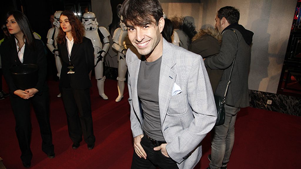 Daniel Muriel se bajó por un rato del escenario donde representa "Cabaret" para el estreno más esperado del año