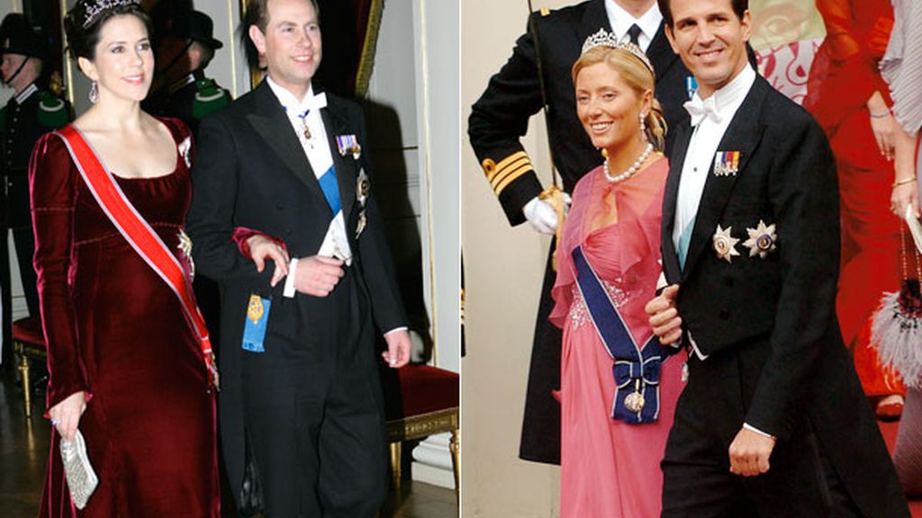 Mary de Dinamarca y Chantal Miller, con la banda de Miss Embarazada