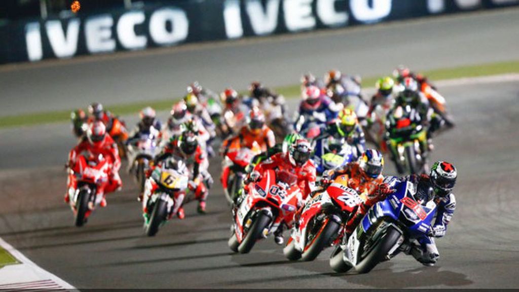 Lorenzo tirando del grupo de MotoGP