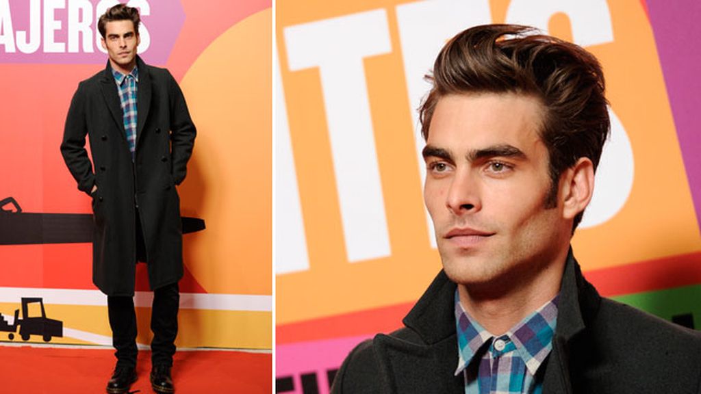 Jon Kortajarena, impecable con gabardina y camisa de cuadros