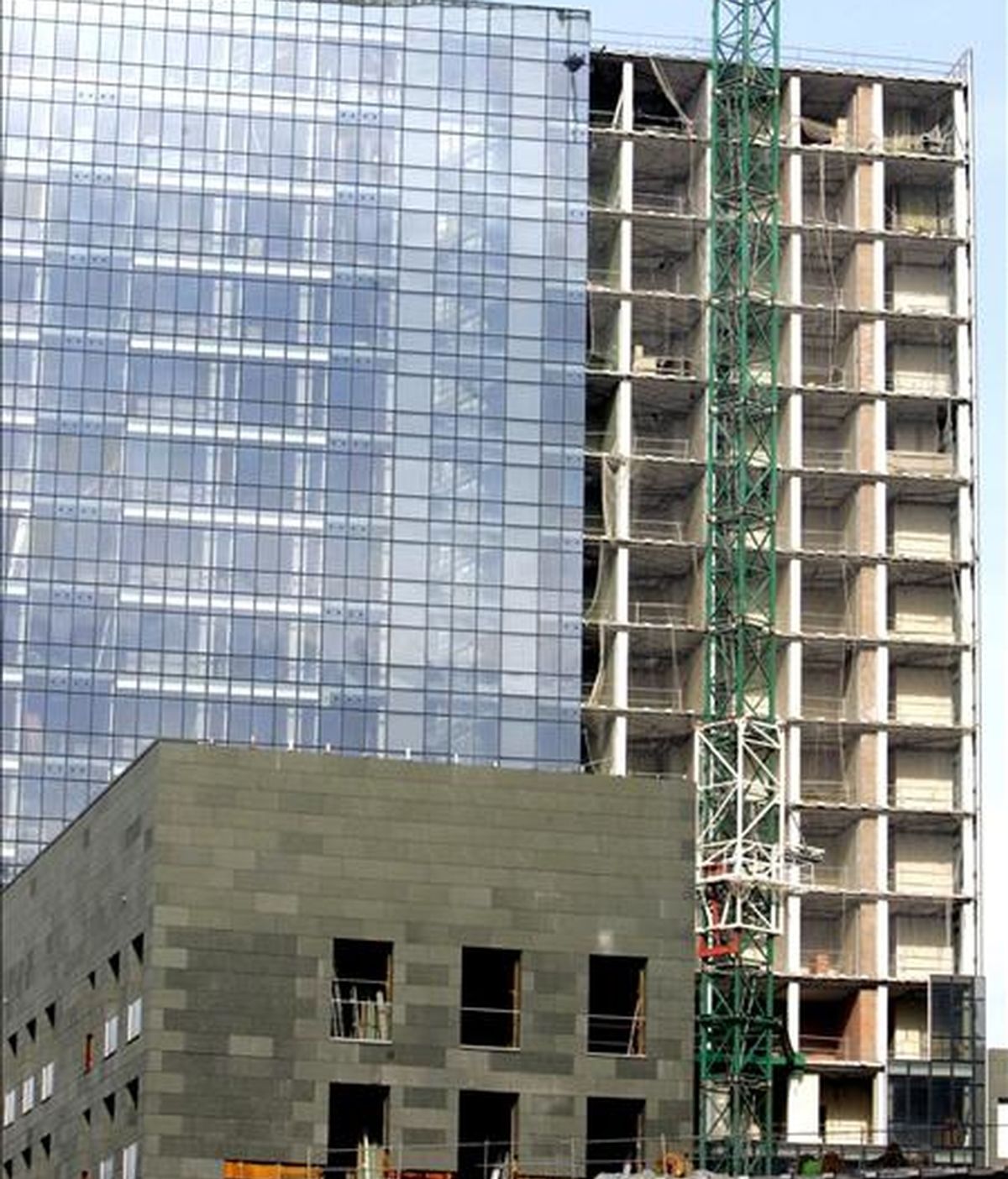 Imagen de una torre de viviendas en construcción. EFE/Archivo