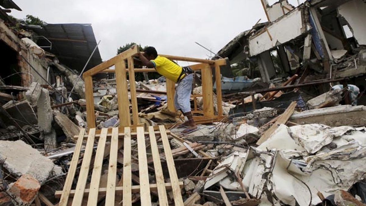 Aumenta a 659 muertos el balance del terremoto de Ecuador